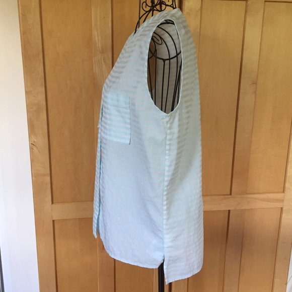 NWOT GAP light blue sleeveless buttoned casual summer TOP size XS - Picture 3 of 6